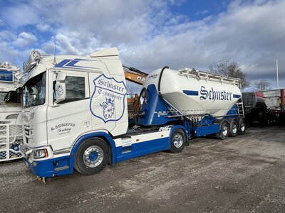 Tekno Tekno Scania Next Gen 560R with Feldbinder trailer SCHUSTER