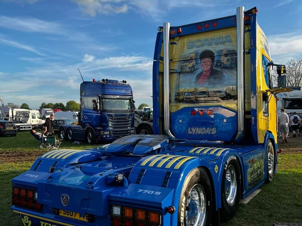 Tekno Tekno Scania Next Gen S with 3-axle curtainside trailer LYNDA'S TRANSPORT