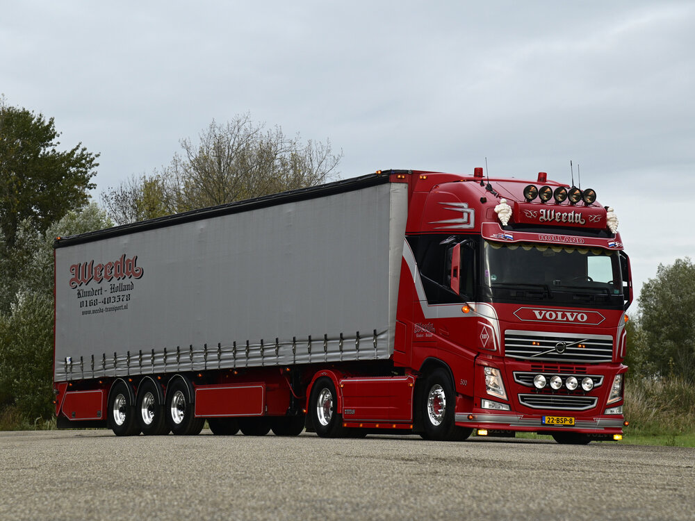 Tekno Tekno Volvo FH04 Globetrotter XL 4x2 set WEEDA
