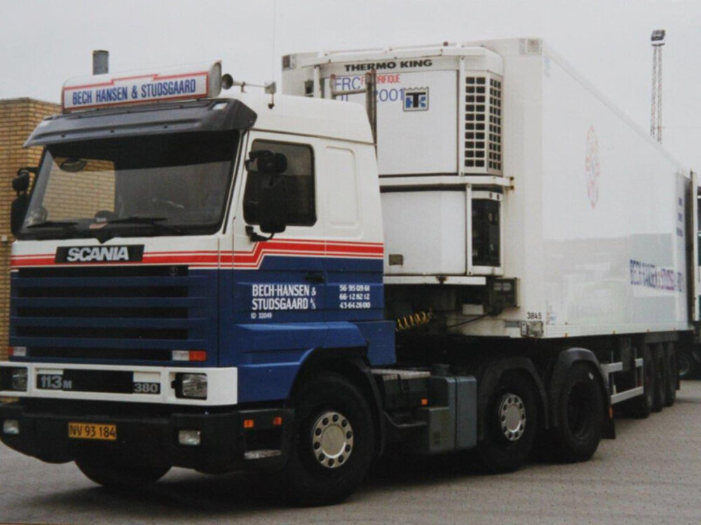 WSI WSI Scania 113M Streamline 6x2 with 3-axle reefer trailer BECH HANSEN & STUDSGAARD