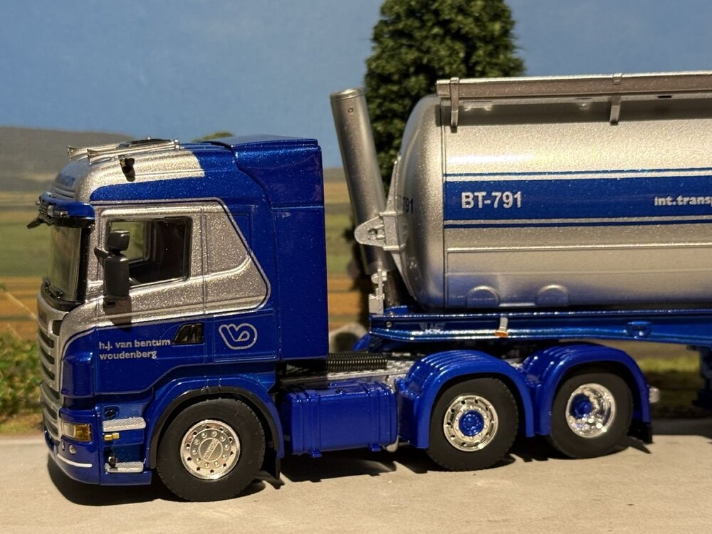 WSI  WSI Scania R highline 6x2 with 3-axle tipper bulk trailer H.J. VAN BENTUM