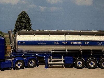 WSI  WSI Scania R highline 6x2 with 3-axle tipper bulk trailer H.J. VAN BENTUM