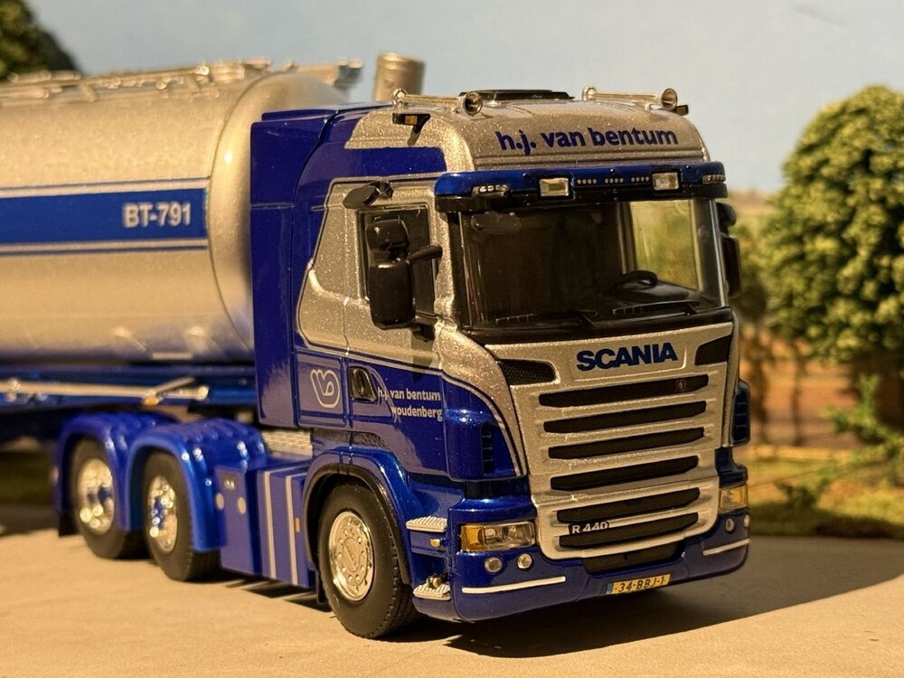 WSI  WSI Scania R highline 6x2 with 3-axle tipper bulk trailer H.J. VAN BENTUM
