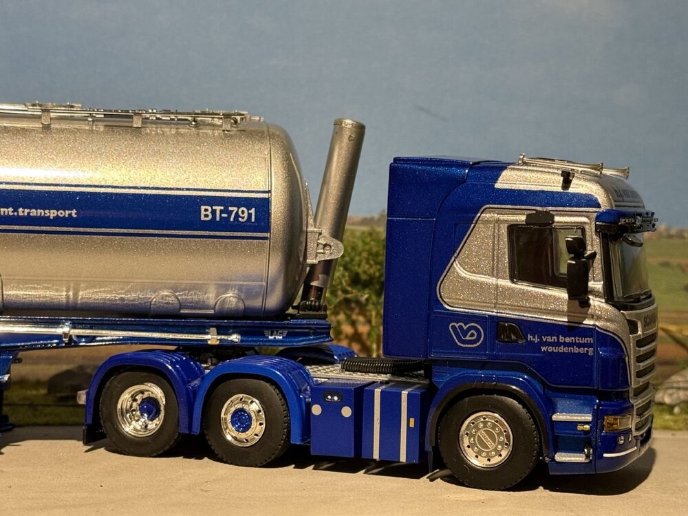 WSI  WSI Scania R highline 6x2 with 3-axle tipper bulk trailer H.J. VAN BENTUM