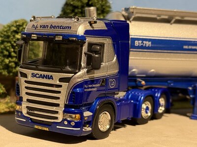 WSI WSI Scania R highline 6x2 with 3-axle tipper bulk trailer H.J. VAN BENTUM