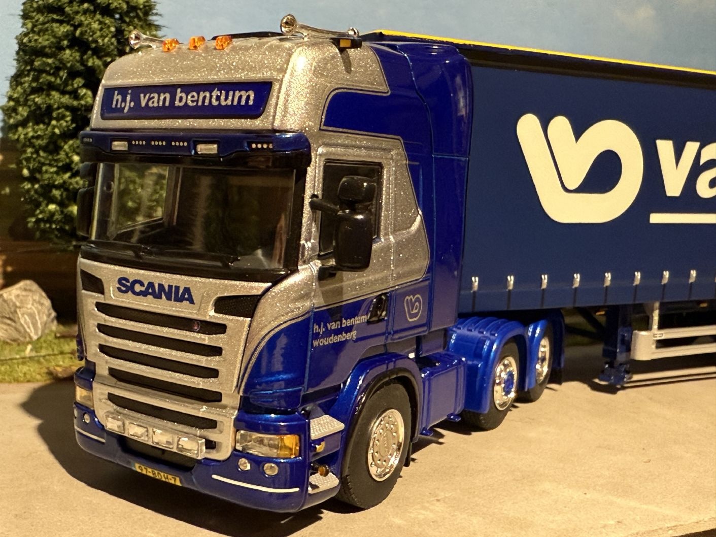WSI Scania R Topline 6x2 met 3-assige schuifzeilen oplegger WSI Scania R Topline 6x2 met 3-assige schuifzeilen oplegger