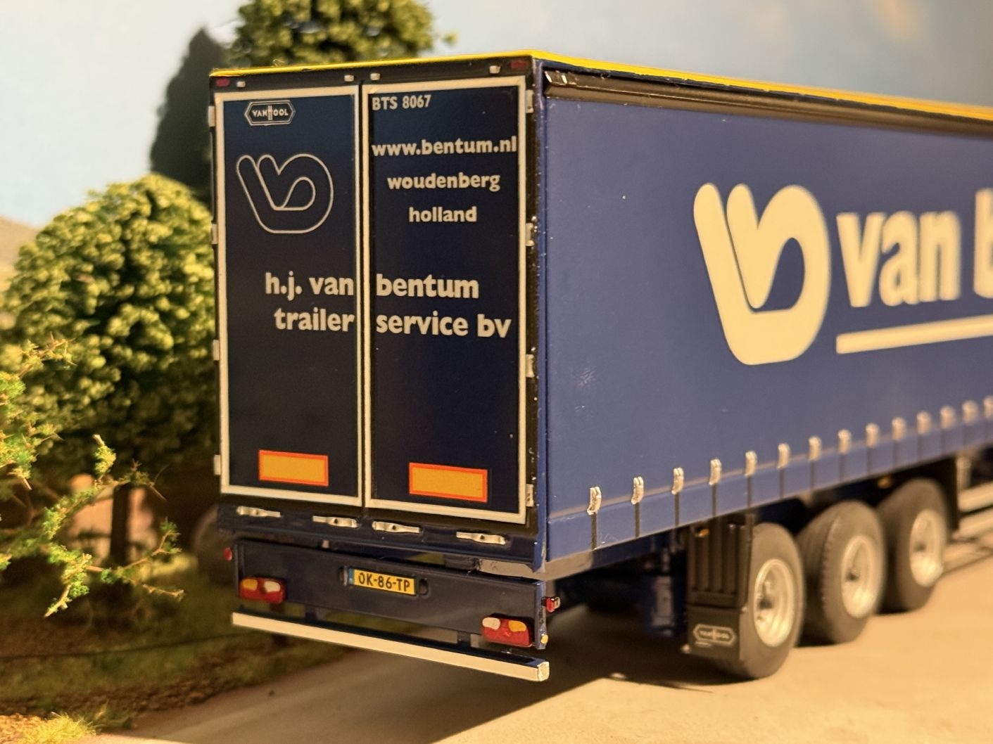 WSI Scania R Topline 6x2 met 3-assige schuifzeilen oplegger WSI Scania R Topline 6x2 met 3-assige schuifzeilen oplegger