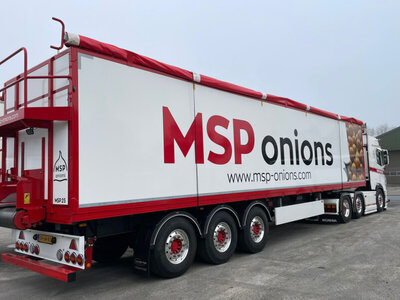 WSI WSI Scania R Normal 6x2 + 3-axle twin steer belt trailer MSP ONIONS