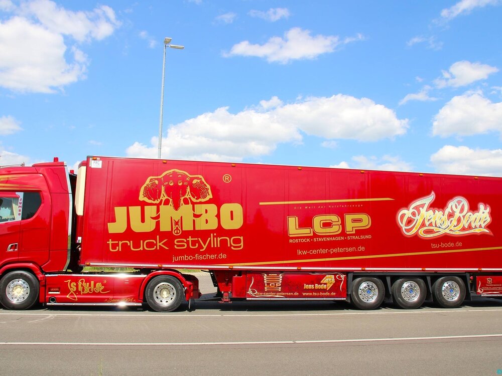 Tekno Tekno Scania Next Gen S-Highline with 3-axle reefer trailer JENS BODE