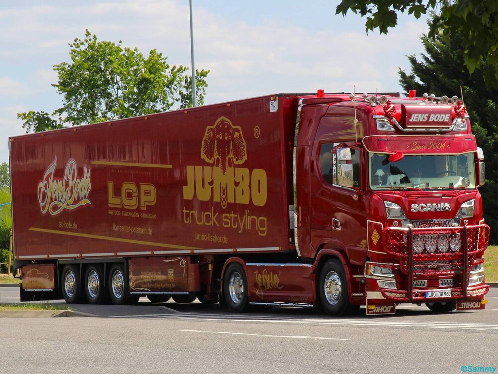 Tekno Tekno Scania Next Gen S-Highline with 3-axle reefer trailer JENS BODE