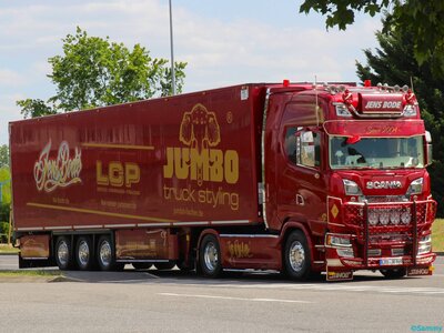 Tekno Tekno Scania Next Gen S-Highline with 3-axle reefer trailer JENS BODE