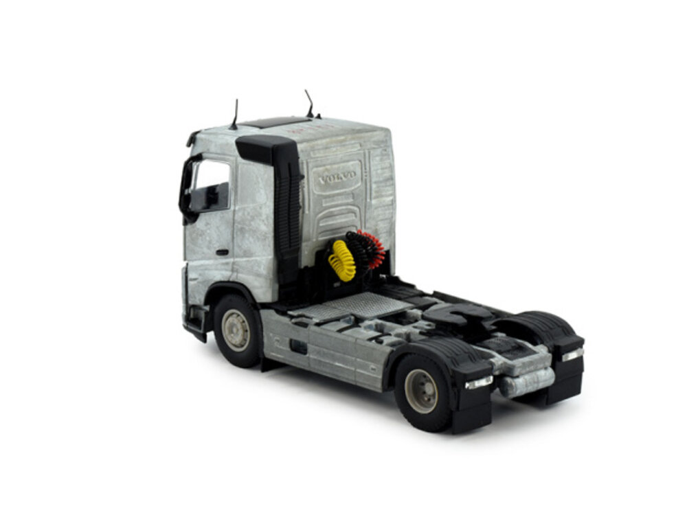 Tekno Tekno Volvo FH05 Low cab 4x2 tractor kit