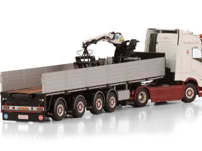 WSI WSI Volvo FH5 Globetrotter 4x2 with 4-axle brick trailer VAN RHOON