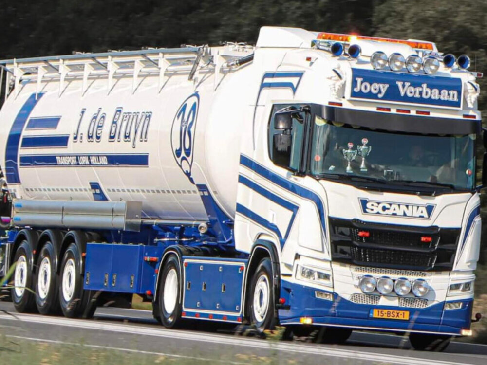 WSI WSI Scania R Highline 4x2 with 3-axle tipper bulk trailer JOEY VERBAAN