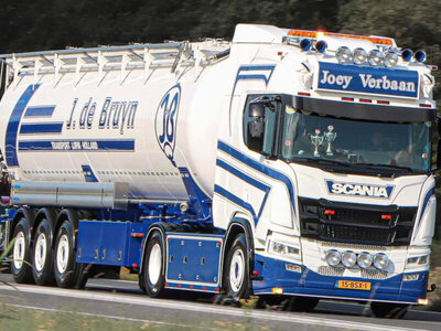 WSI WSI Scania R Highline 4x2 with 3-axle tipper bulk trailer JOEY VERBAAN