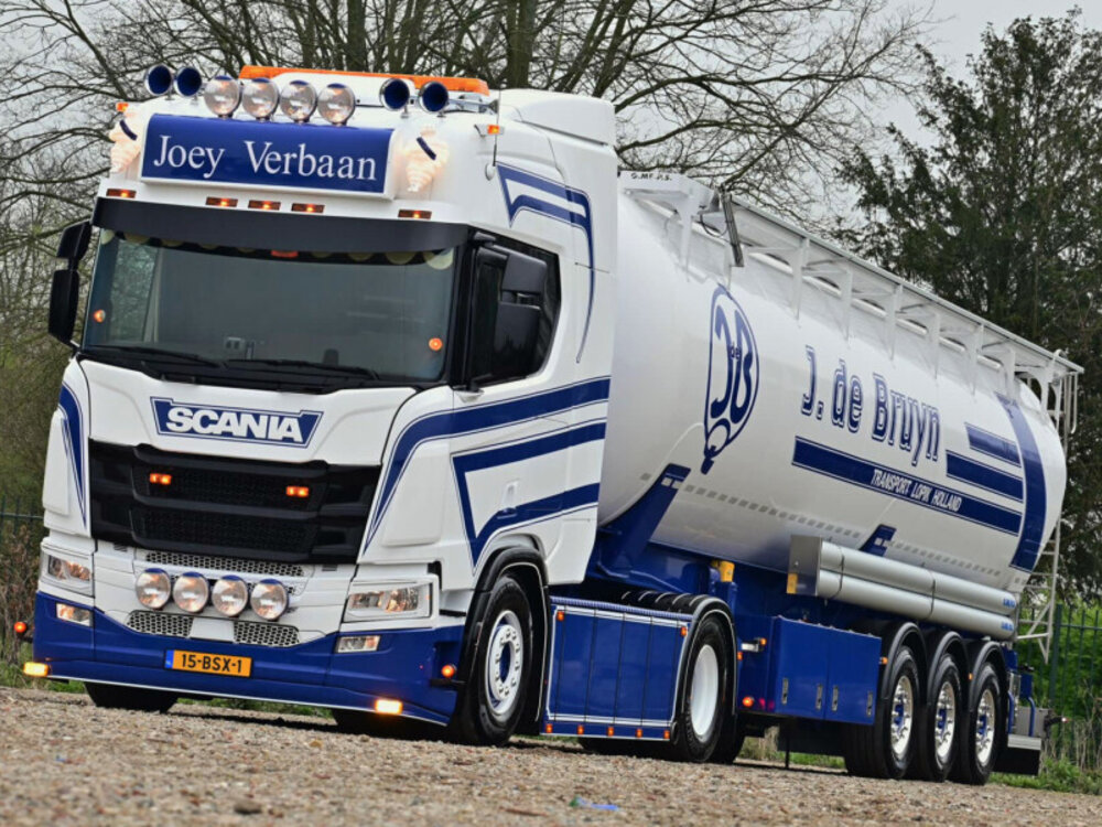 WSI WSI Scania R Highline 4x2 with 3-axle tipper bulk trailer JOEY VERBAAN