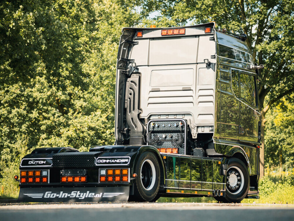 WSI WSI MAN TGX GX 4x2 DUTCH COMMANDER