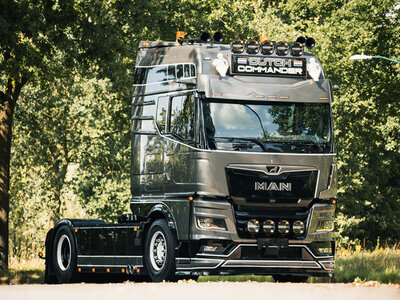 WSI WSI MAN TGX GX 4x2 DUTCH COMMANDER