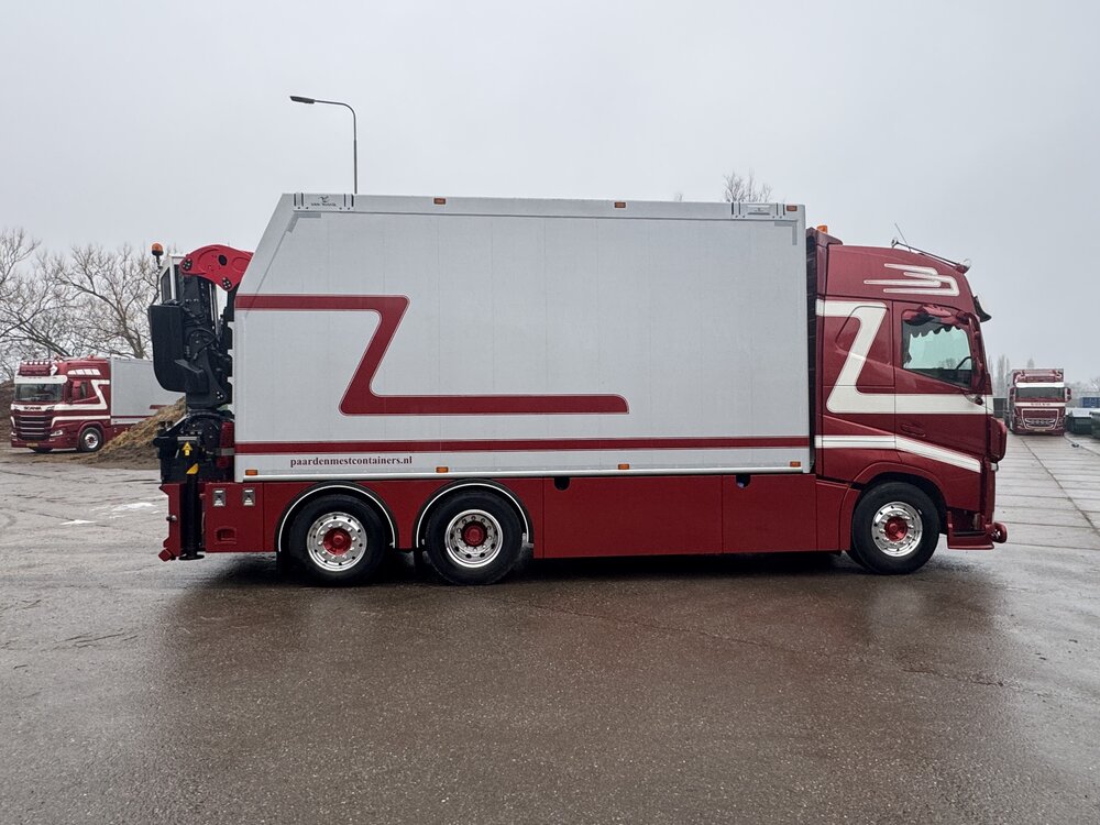 Tekno Tekno Volvo FH04 Globetrotter met open bakken en laadkraan G & J VAN LEEUWEN