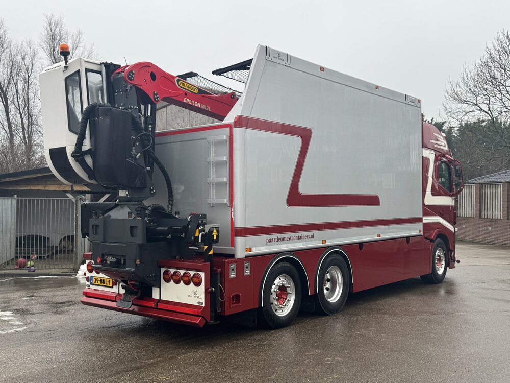 Tekno Tekno Volvo FH04 Globetrotter met open bakken en laadkraan G & J VAN LEEUWEN