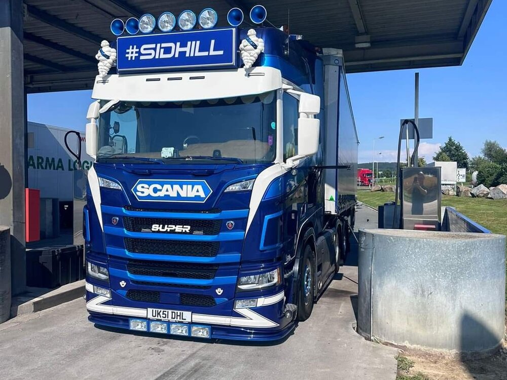 Tekno Tekno Scania NGR Highline 6x2 with 3-axle tautliner SID HILL