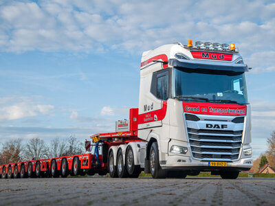 WSI WSI Daf XG+ 8x4  with 7-axle SL  Low loader + 3-axle dolly MUD GROND- EN TRANSPORTWERKEN