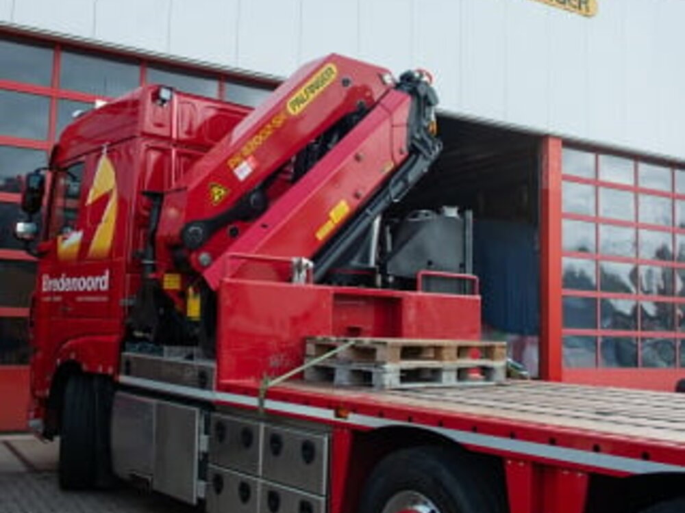 WSI WSI DAF XF Space Cab 8X2 flatbed rigid flatbed truck + Palfinger PK65002 SH BREDENOORD