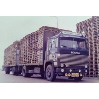 Tekno Scania 111 motorwagen met 2-as flatbed trailer PLOKKER PALLETS