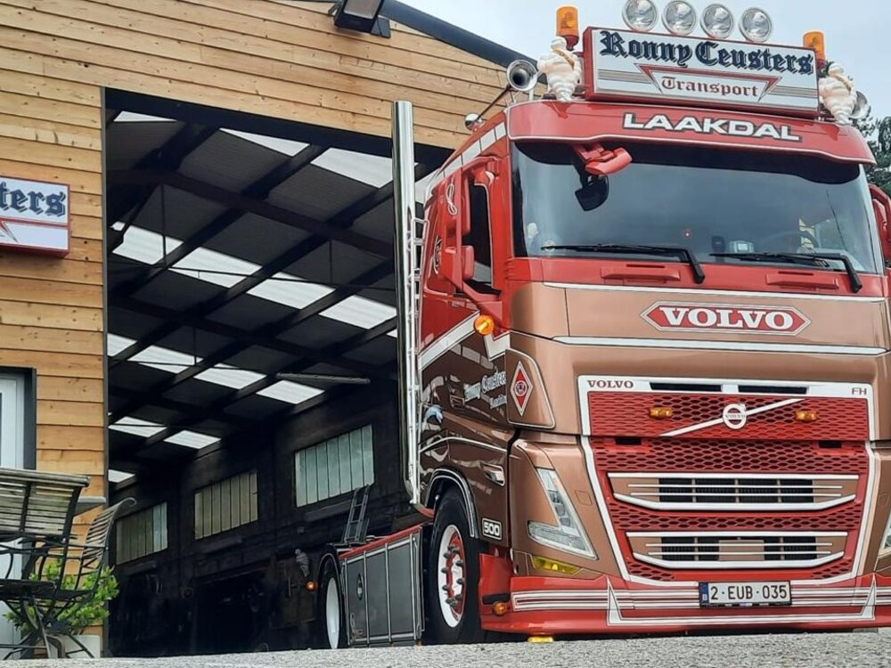 Tekno Tekno Volvo FH05 Laag dak met 3-assige silo oplegger RONNY CEUSTERS