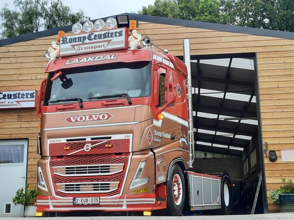 Tekno Tekno Volvo FH05 Laag dak met 3-assige silo oplegger RONNY CEUSTERS