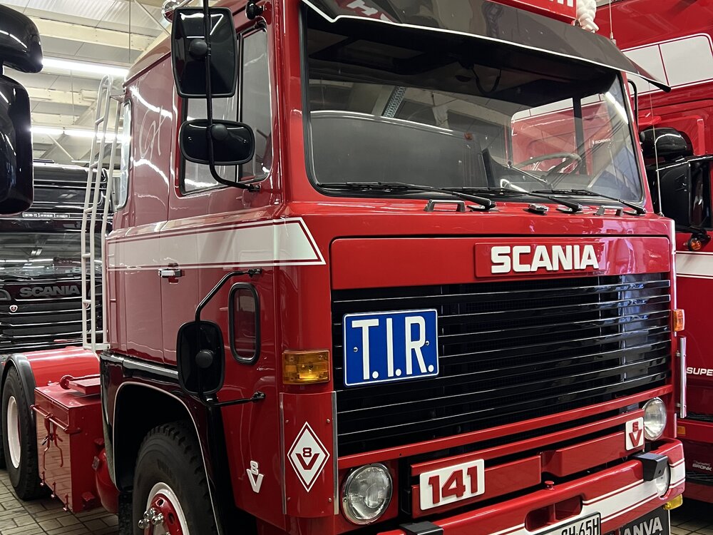 Tekno Tekno Scania 141 4x2 HARTMANN