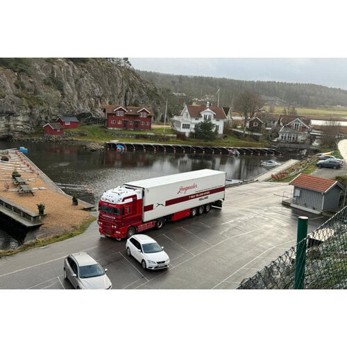 WSI WSI DAF XF 105 Super Space Cab 4x2 met 3-assige koeloplegger LEEGWATER WSI WSI DAF XF 105 Super Space Cab 4x2 met 3-assige koeloplegger LEEGWATER