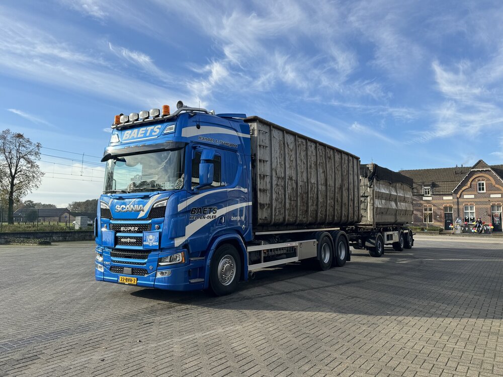 Tekno Tekno Scania Next Gen R530 motorwagen met NCH en widespread container aanhanger BAETS
