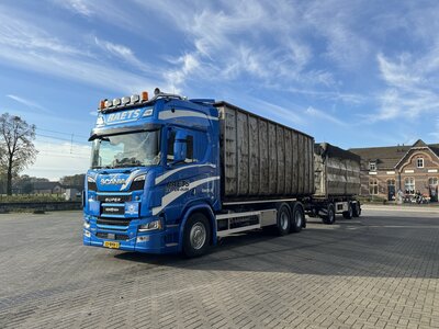 Tekno Tekno Scania Next Gen S530 rigid truck with NHC + widespread container trailer BAETS