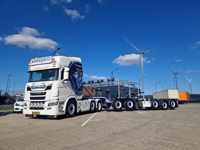 Tekno Tekno Scania Next Gen R530 with 5-axle container chassis + 2x20ft. container SNEEPELS