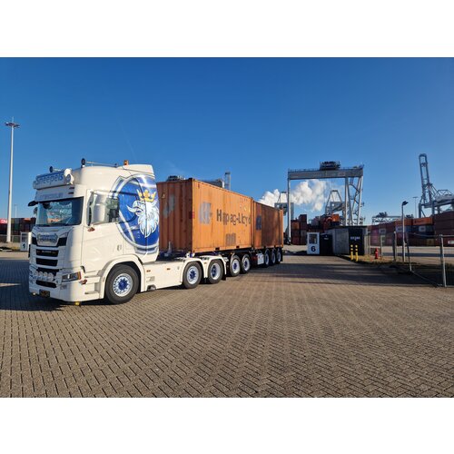 Tekno Tekno Scania Next Gen R530 with 5-axle container chassis + 2x20ft. container SNEEPELS Tekno Tekno Scania Next Gen R530 with 5-axle container chassis + 2x20ft. container SNEEPELS