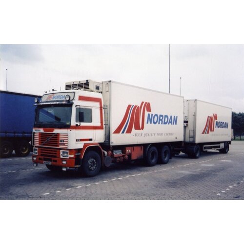 Tekno Tekno Volvo F16 Globetrotter rigid truck with 2-axle trailer NORDAN Tekno Tekno Volvo F16 Globetrotter rigid truck with 2-axle trailer NORDAN