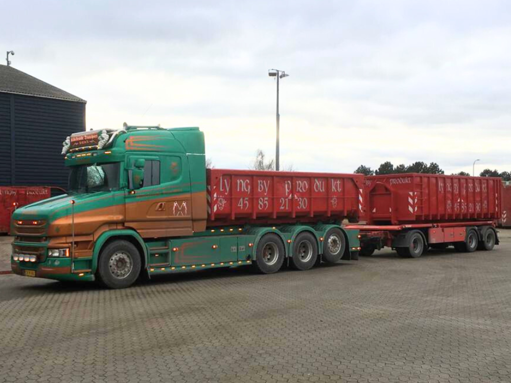 Tekno Tekno Scania Torpedo Highline 8x4 hooklift riged truck with trailer KILDEBRONDE TRANSPORT