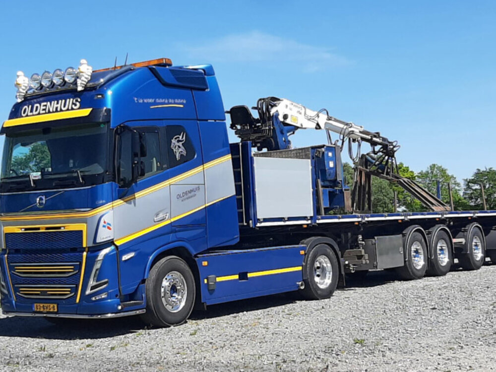 WSI WSI Volvo FH5 Globetrotter XXL 4x2 met 4-assige steen oplegger A. OLDENHUIS TRANSPORT