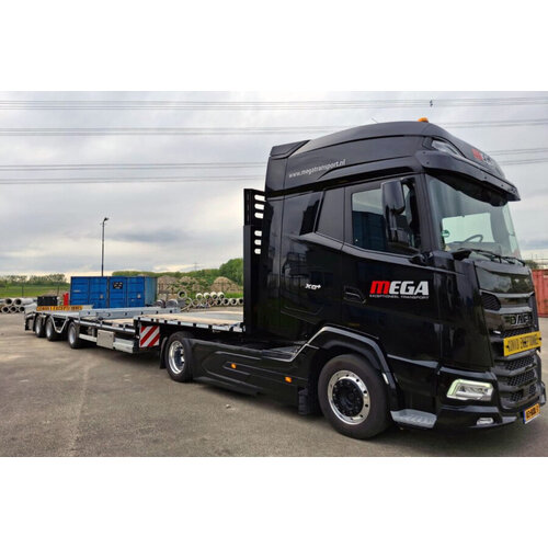WSI WSI DAF XG+ 4X2 with 3-axle flatbed mega trailer MEGA TRANSPORT WSI WSI DAF XG+ 4X2 with 3-axle flatbed mega trailer MEGA TRANSPORT