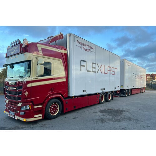 WSI WSI Scania R Highline riged box truck 6x2 tag axle box trailer with 4-axle box trailer TRANSPORTTEAMET (FLEXILAST) WSI WSI Scania R Highline riged box truck 6x2 tag axle box trailer with 4-axle box trailer TRANSPORTTEAMET (FLEXILAST)