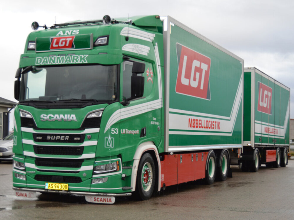 WSI WSI Scania R Highline motorwagen met 3-as oplegger LM TRANSPORT LGT