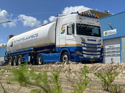 Tekno Tekno Scania NGR 4x2 highline with short silo trailer SCHAFFELAARSBOS