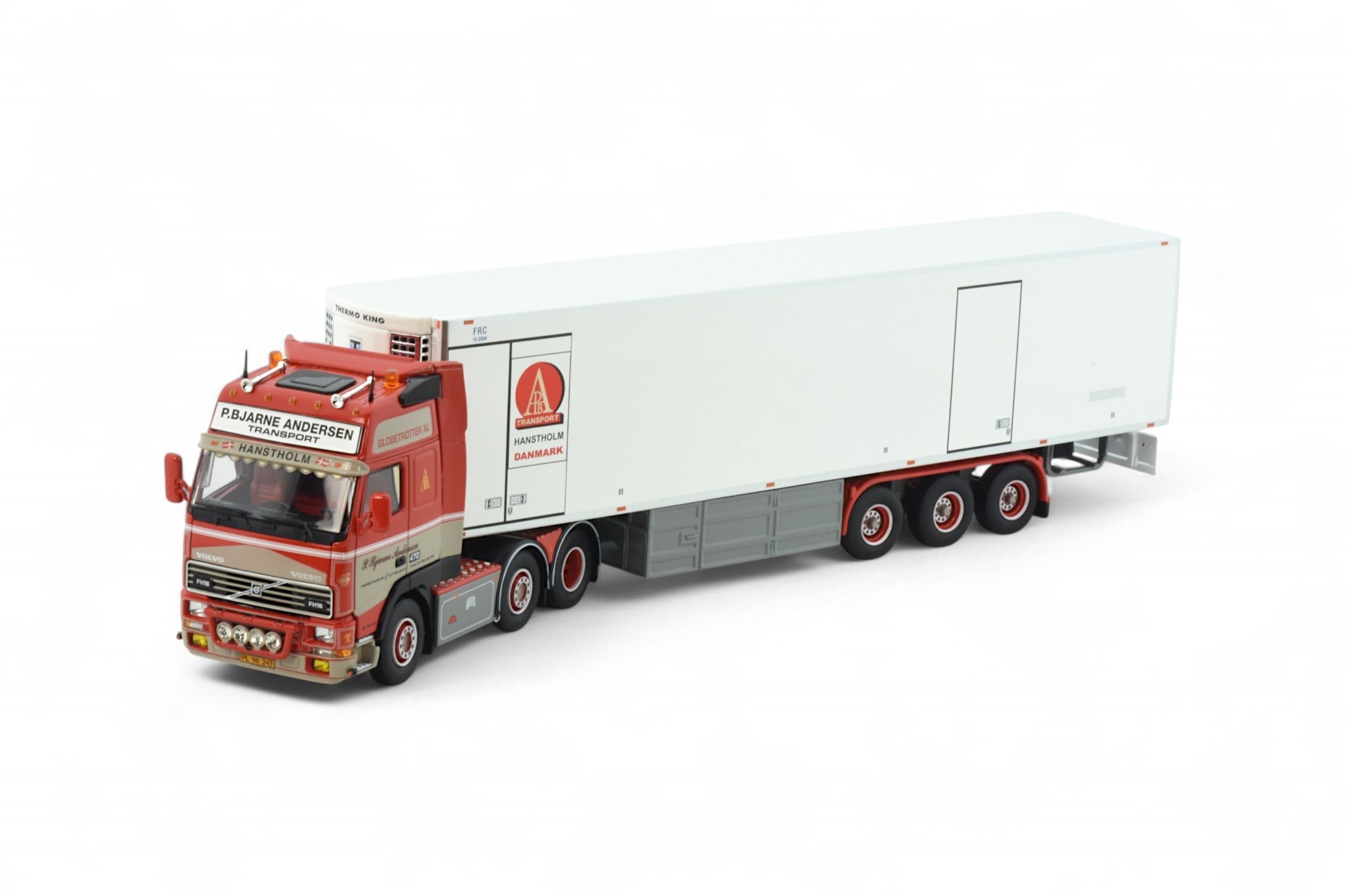 TEKNO 861 VOLVO TRAILER テクノ ボルボ トレーラー Tekno Volvo FH16 Globetrotter XL 6x2 with 3-axle reefer