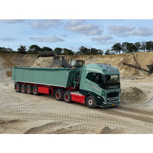 Tekno Tekno Volvo FH05 Globetrotter 6x2 with 4-axle Danish tipper trailer BILLUM Tekno Tekno Volvo FH05 Globetrotter 6x2 with 4-axle Danish tipper trailer BILLUM