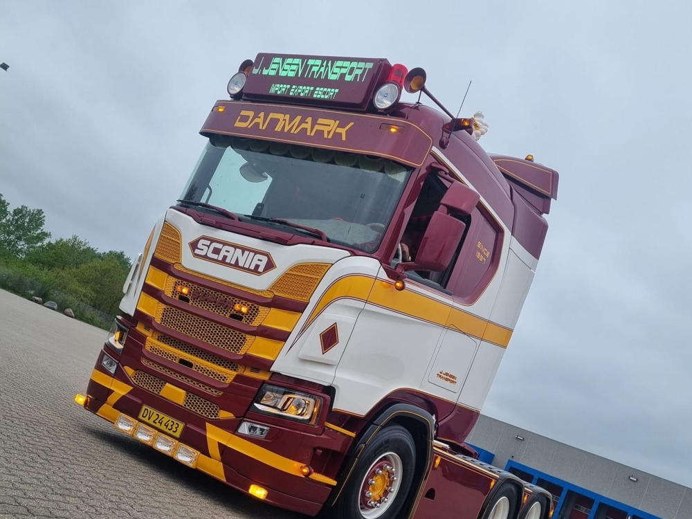 Tekno Tekno Scania Next Gen R-serie 6x2 sleepas trekker J. JENSEN