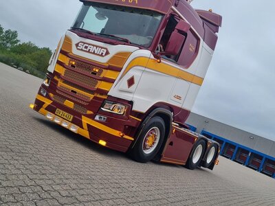 Tekno Tekno Scania Next Gen R-serie 6x2 sleepas trekker J. JENSEN