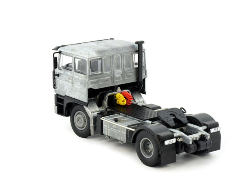 Tekno Tekno DAF 3300 Low sleep cab 4x2 tractor kit