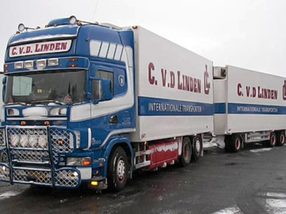 WSI WSI Scania R4 Rigid truck 6x2 with 3-axle reefer trailer C. V.D. LINDEN