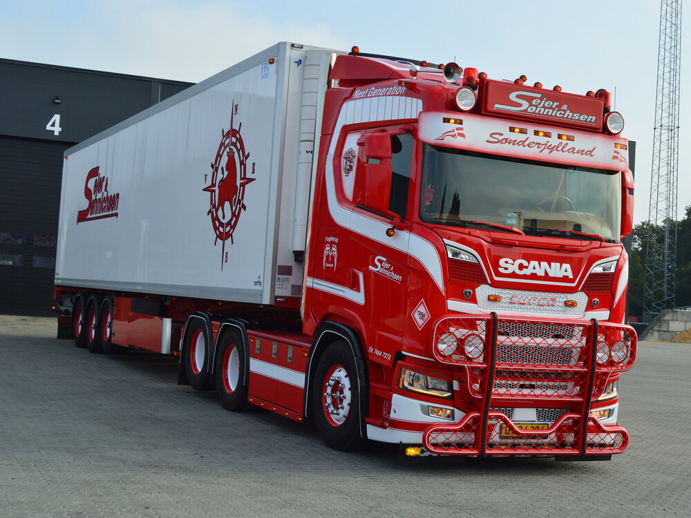 Tekno Scania Next Gen S-serie with 3-axle reefer trailer SEJER & SONNICHSEN